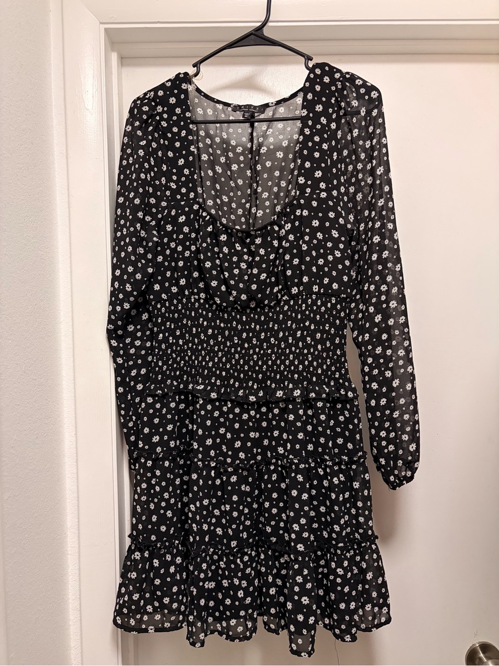 Women's Black Floral Tiered Long-Sleeve Dress